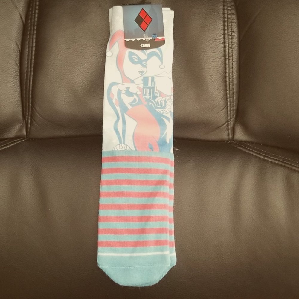 NWT DC COMICS HARLEY QUINN CREW SOCKS